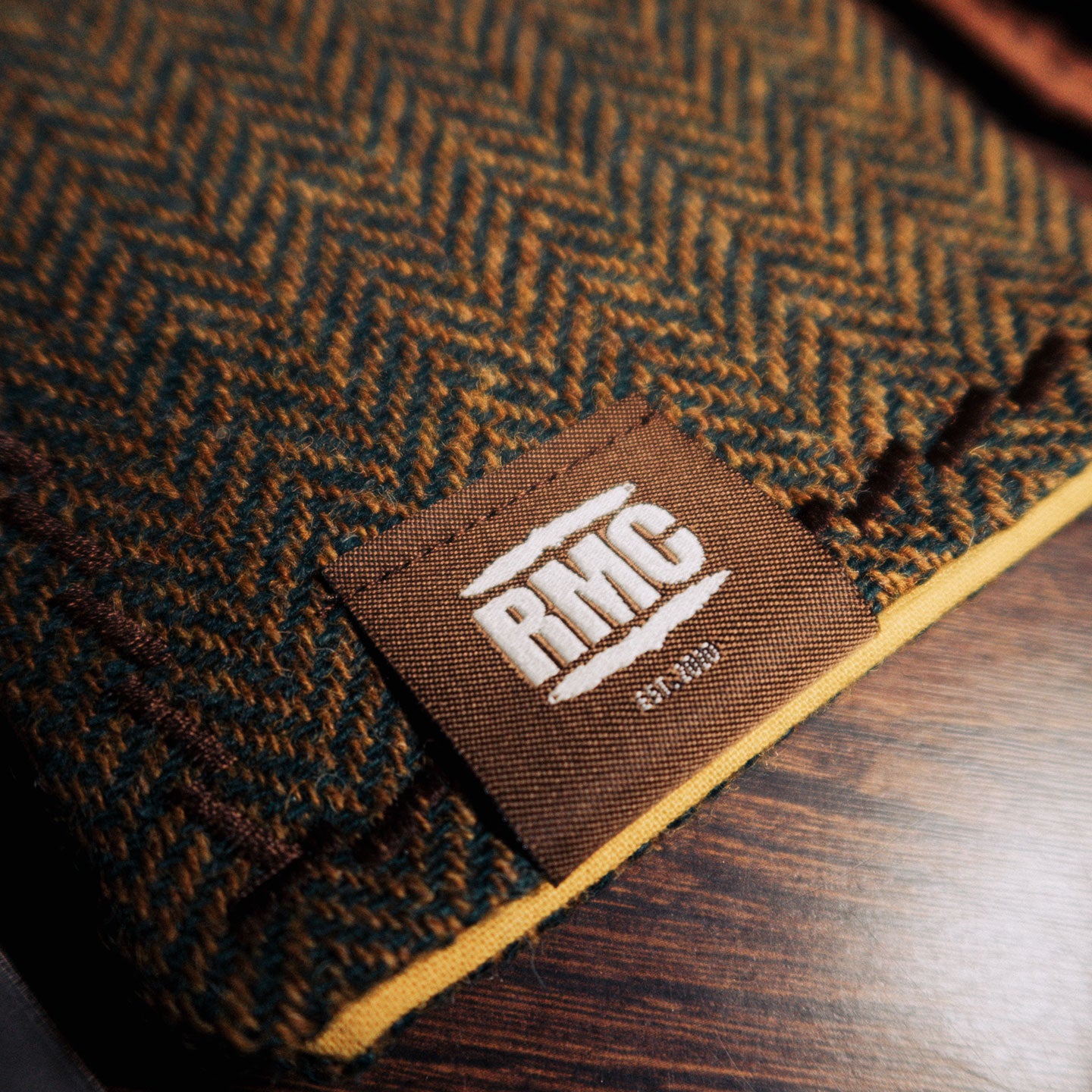 EDC Hank | Senfgelb / Petrol Fischgrät | Tweed | 100% Shetland Wolle