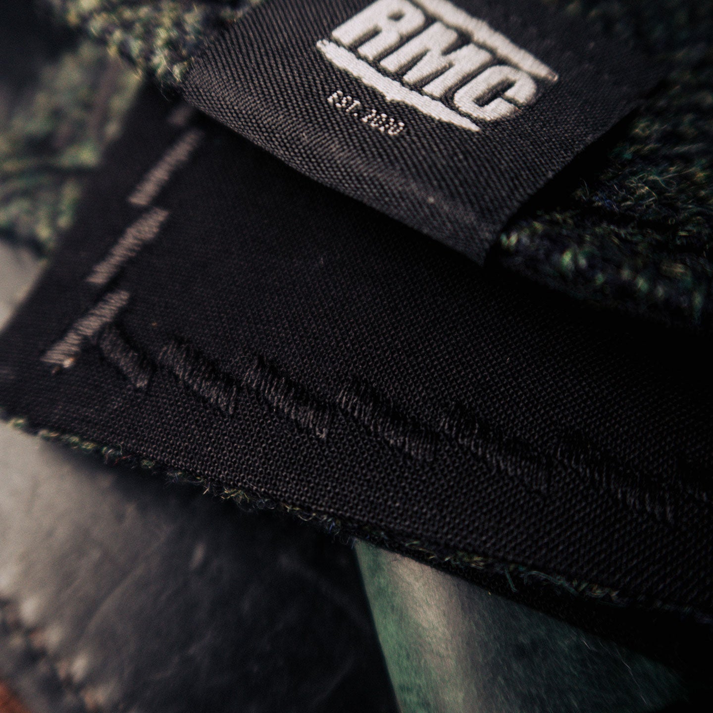 EDC Hank | Grün / Dunkelblau Fischgrät | Tweed | 100% Shetland Wolle