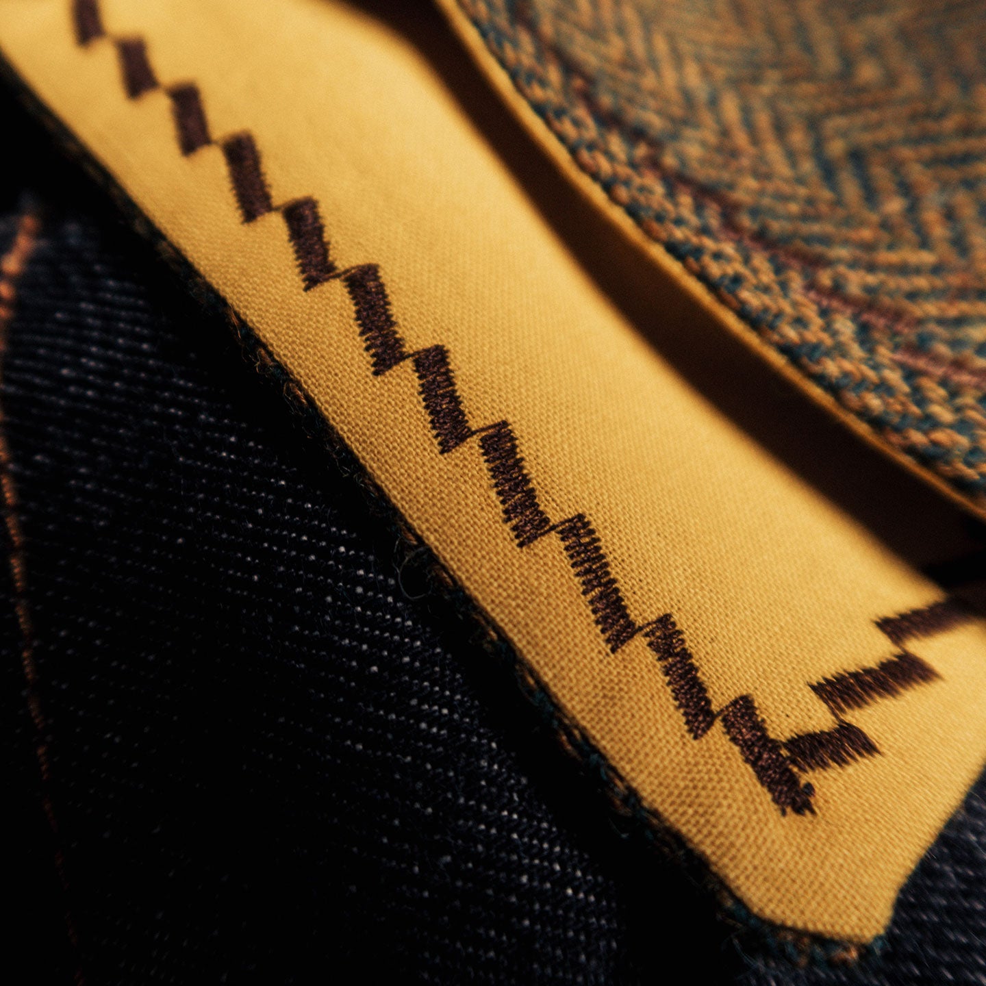 EDC Hank | Senfgelb / Petrol Fischgrät | Tweed | 100% Shetland Wolle