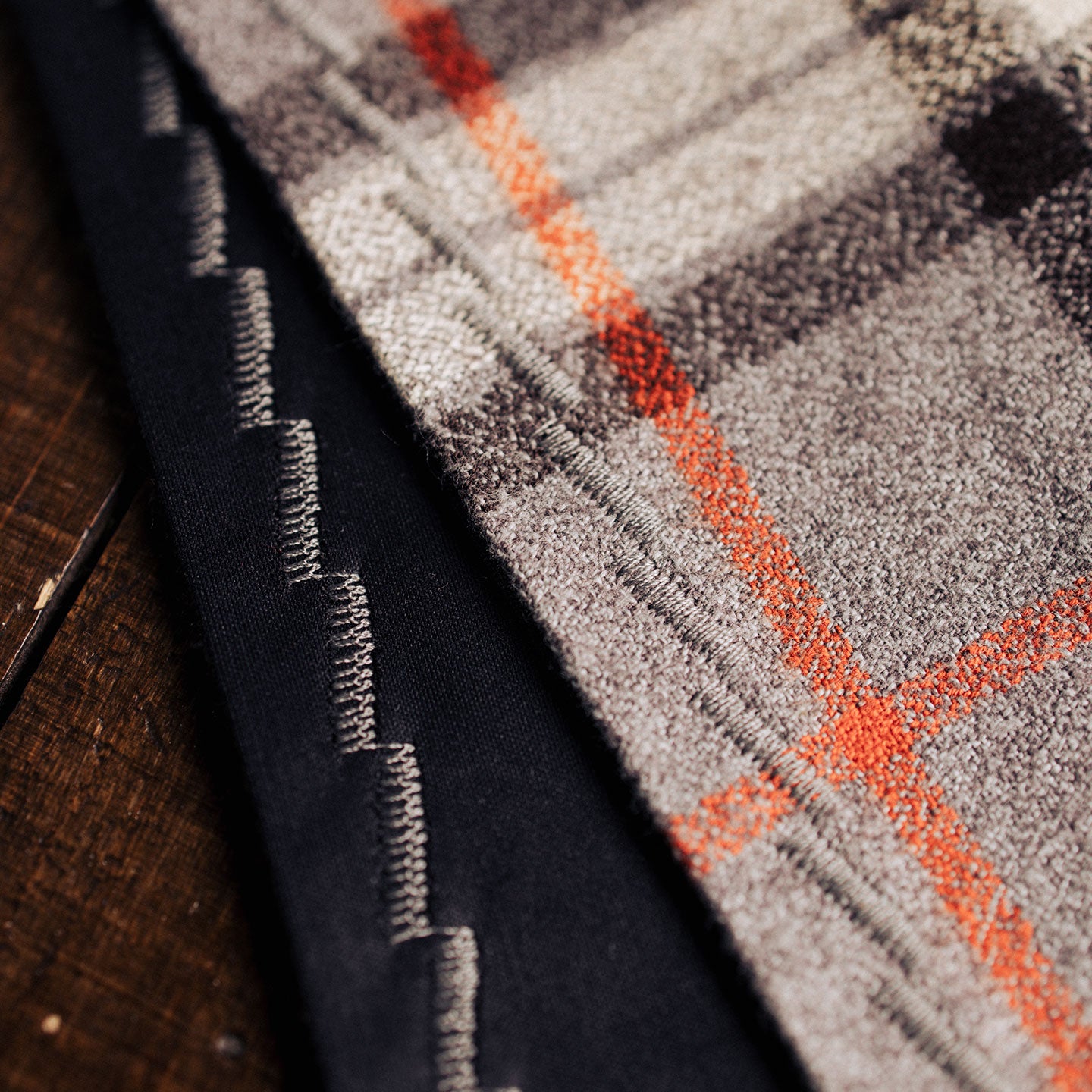 handkerchief | gray / cream white / red check | french flannel